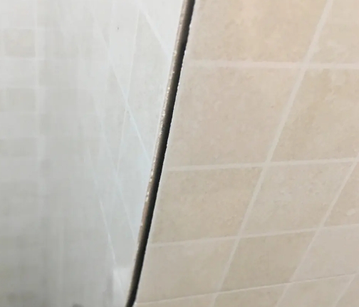 江岸瓷砖空鼓维修公司分享阳台瓷砖脱落的修复过程可以分为以下几个步骤